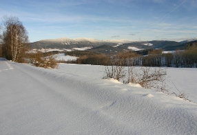 Panorama mit den Bergen Prenet, Mstek, Panc