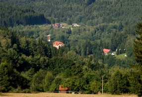 Pohled na údolí pod Ostrým / Blick über das Tal unter dem Berg Ostrým / View of the valley beneath Ostrý mountain