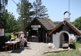 Traditional baking in public bread ovens