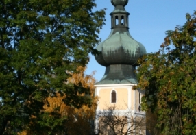 Kostel Nejsvětější Trojice v Srní (Kirche der hl. Dreifaltigkeit)
