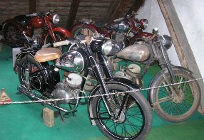 Motorrad-Museum und Spielzeug-Museum in Kašperské Hory