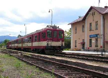osobn� vlak veden� vozem �ady 842 v N�rsku