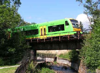 motorov� v�z RegioShuttle v centru �elezn� Rudy